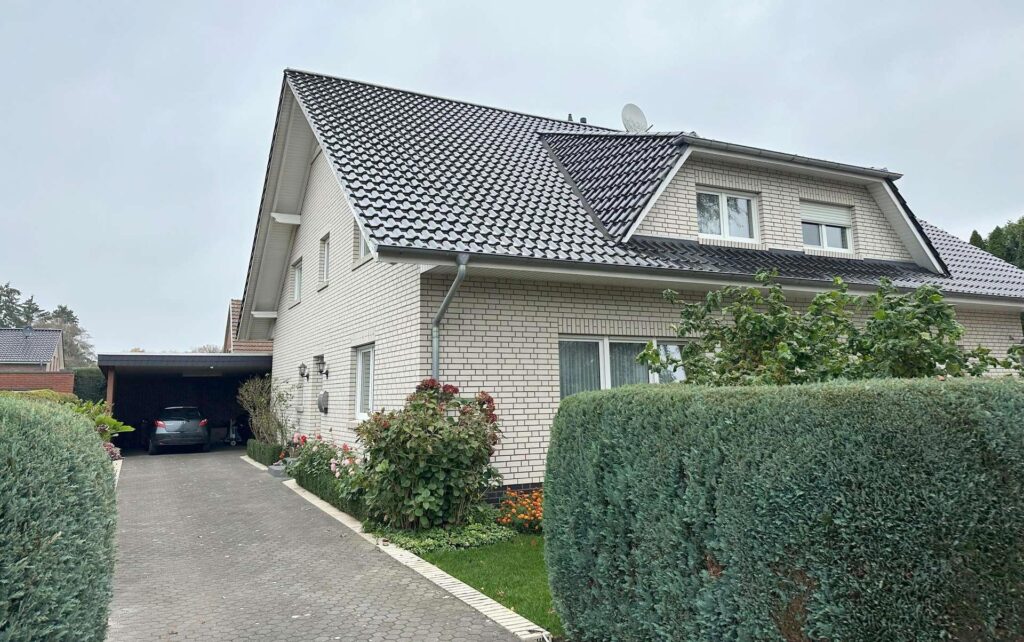 Gesamtansicht Doppelhaushälfte in Edewächterdamm
