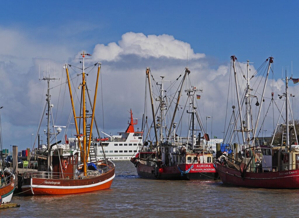 Blick auf die Fischkutter von der Spiekeroog Ferienwohnung