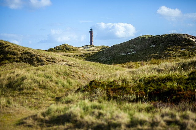 Leuchtturm in den Dünen auf Norderney