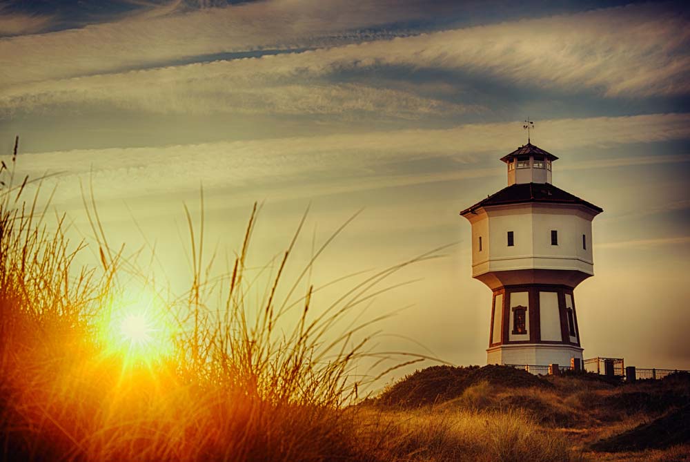 Leuchtturm bei Sonnenuntergang auf Langeoog